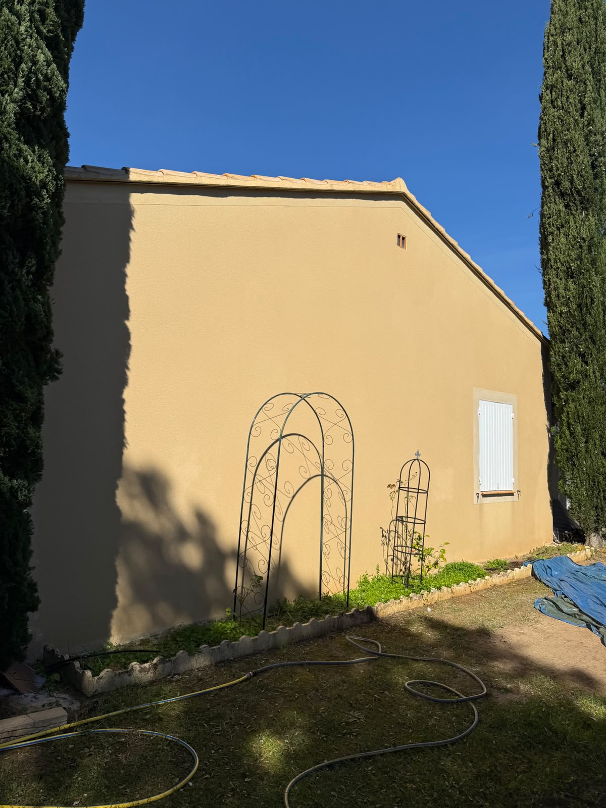Pignon taché remis à neuf — après
